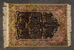 Excellent Oriental rug made of silk. ÖZIPEK-HEREKE/TURKEY, 1900-1950. 119x93 cm