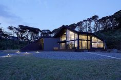 Villa Escargot by Takeshi Hirobe Architects #minimalist #architecture