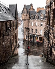 Spectacular Street Photos in Edinburgh by Ian G Black