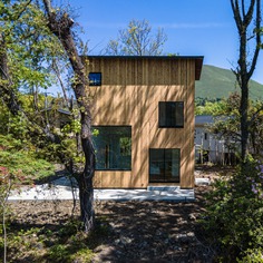 I House in Izu-Kogen by Florian Busch Architects