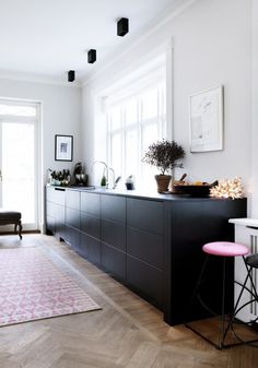 The Design Chaser: Black Kitchen Inspiration #interior #design #decor #kitchen #deco #decoration