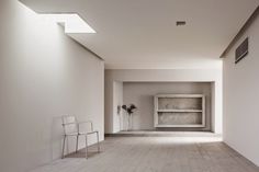 Framing House by FORM / Kouichi Kimura Architects #interiors #minimal #white #hoooooomecom