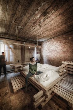 Viennese Guest Room – Raw Feel and Old Industrial Charm