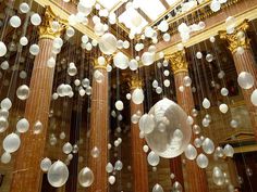Scattered Crowd: Thousands of White Balloons Suspended by William Forsythe installation balloons #balloons #installation #white