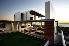 Sophisticated and Elegant Pearl Bay Residence modernist building magnificent sea views #home #architecture #house #dream