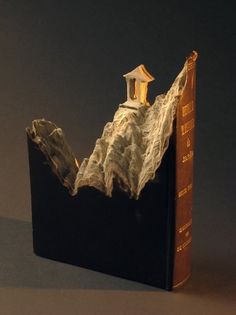Book sculptures - Wall to Watch #oriental #sculpture #paper #book