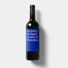 Weinflasche mit Spruch Alcohol is the liquid version of photshop