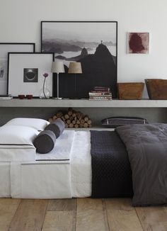 pleasing aesthetics #order #frames #bedroom