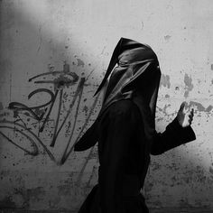 JUST_MONK3Y #white #black #wall #and #veil
