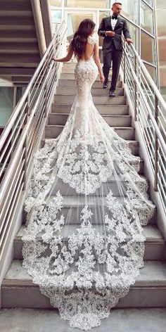 We collected for you some sexy wedding dresses which are elegant alternatives. Our wedding dresses keep balancing sexy with ceremony-appropriate look.