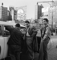 Black and White Photography by Vivian Maier #inspiration #white #black #photography #and