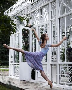 Ira Yakovleva Shows Haunting Beauty of Ballet Through Ballerina's Eyes