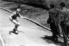 billeppridgeskateboardinginnyc_09.jpeg #b&w #oldschool #skateboard #1960s #york #nyc #new