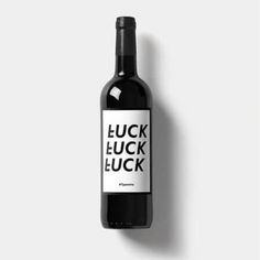 Weinflasche mit Etikett Luck Luck Luck