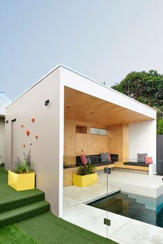 Brighton Bunker – Outdoor Living Space by Dan Gayfer Design