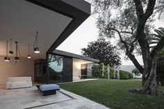 This Italian Villa Has Vertically Sliding Walls That Provide Wide Open Spaces 7