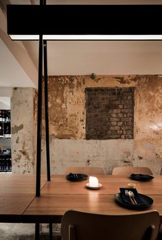 ACME Restaurant is a Raw and Intimate Retreat / Luchetti Krelle