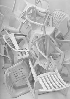 tumblr_lwfc4uq3j11qz6684o1_1280.jpg (550×780) #plastic #art #chairs