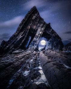 Beautiful Night Sky and Landscape Photography by Aaron Jenkin