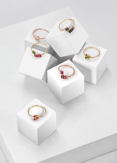 Fine jewellery rings by SMITH/GREY #ring #jewellers #jewelry #rings #finejewellery #gemstones #gold #cubes #setup #artdirection #fashion
