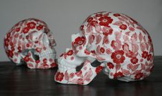 "Fleurs Noires" do artista francês NooN. #skull #porcelain #caveira