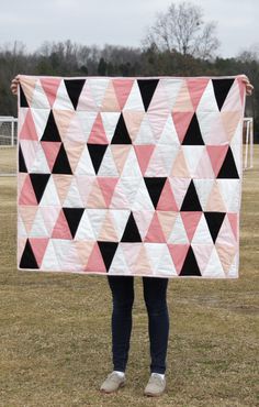 see kate sew: modern ombre + b/w triangle quilt tutorial + pattern #quilt #blanket #child #tutorial #triangles #diy #baby
