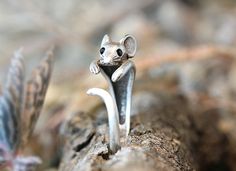 Dainty Retro Mouse Ring #tech #flow #gadget #gift #ideas #cool