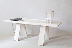 Nomadic Coach Table is a minimalist design created by Austria based designer chmara.rosinke. This project is the reinterpretation of a table #modern #design #minimalism #minimal #leibal #minimalist