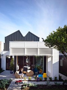 Sandringham House – Double-Fronted Weatherboard Converted into a Cozy Home