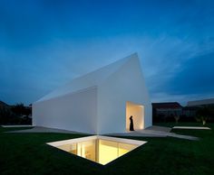 Architecture Photography: Lisbon Architecture School faces Closure - House in Leiria_Aires Mateus (215762) - ArchDaily #architecture #house