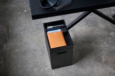 KiBiSi's Xtable is adjusted by hand crank #storage