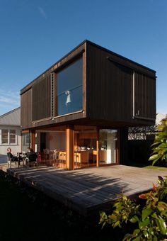 Contemporary Extension and Addition to a Beach House in Westmere, Auckland