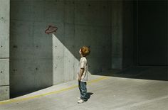 88 Brilliant Examples of Forced Perspective Photography | Inspiration | instantShift #photography #ufo