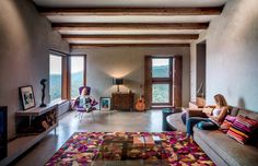 Gavarres Weekend Home – Spectacular Renovation of an Old Farmhouse