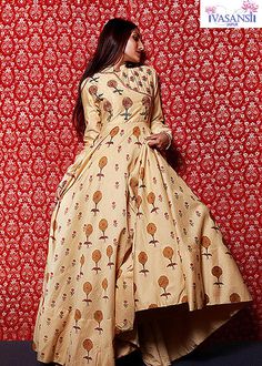 Vasansi Jaipur has countless western dresses for ladies that have some extraordinary characteristic, unique hand block prints which make the