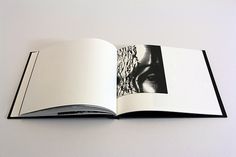 La faccia marcata #white #scratch #negative #photo #book #black #karen #belton #marcata #and #faccia #editorial #libro