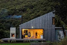 Modern Family Retreat House Inspired by New Zealand's Backcountry Huts