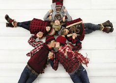 Gap Ad of people making a Snowflake with their bodies #snow