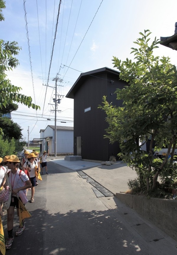 House of Kasamatsu is a minimalist house located in Gifu, Japan, designed by Katsutoshi Sasaki + Associates. The architects associate a home #modern #design #minimalism #minimal #leibal #minimalist