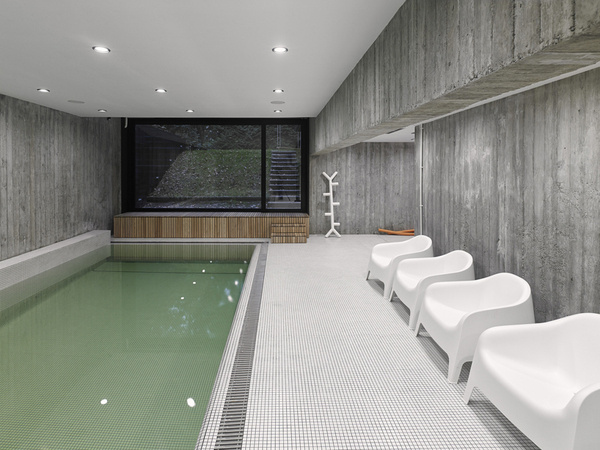 ultra architects exudes strength in monolithic seaside house #pool