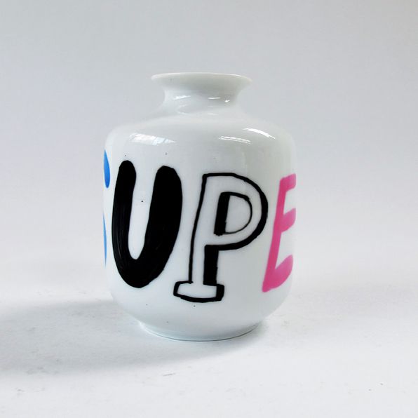 This week I need some SUPERPOWER! Porcelain Vase from my time travel series. . . . . #porcelain #vase #lettering #superpower #superpowers #ceramics #ceramic #object #pop #carolinloebbert #kpm #königlicheporzellanmanufaktur