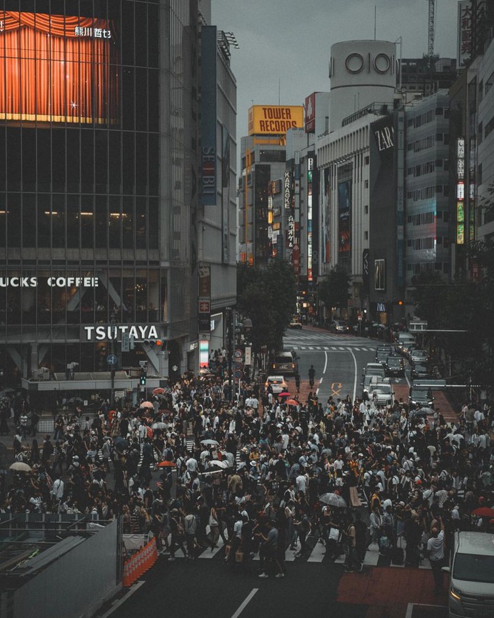 Stunning and Cinematic Street Photography in Japan by Hiro Goto