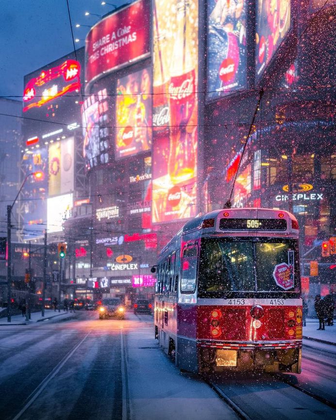 #streetsoftoronto: Vibrant Street Photography by Max Whitehead
