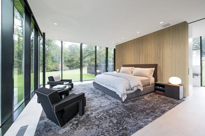 Imposing Contemporary House With Sweeping River Views 17