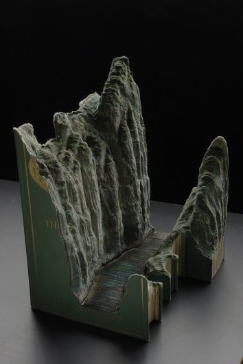 The Great Wall : GUY LARAMEE #sculpture #book