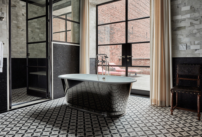 #ashlimizell #delanceytownhouse #tub #reflection #tile