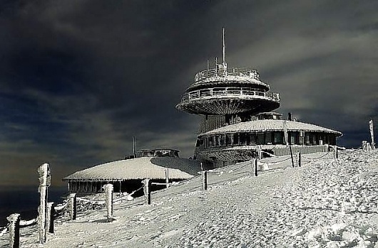 1018.jpg (JPEG Image, 640x422 pixels) #polish #frozen #observatory #outpost #czech #winter