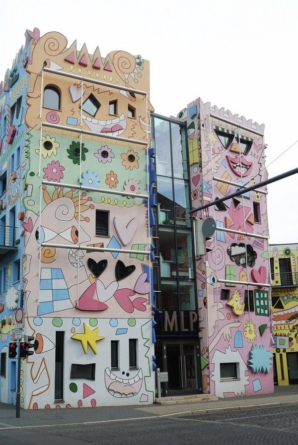 Bright Building in Brunswick Happy home Rizzo #bright #architecture #art #exterior #buildings