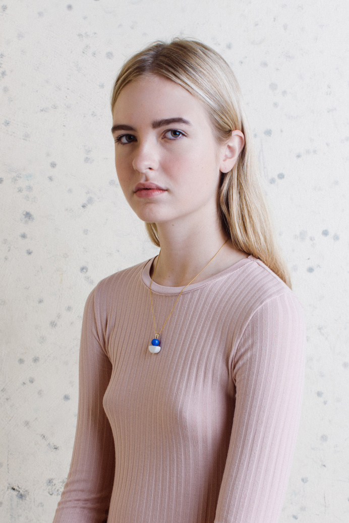 Pedrusco is a brand of minimal beautiful handcrafted design jewelery that works the enameled ceramics from Bilbao, Spain