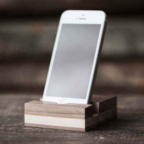 Walnut & Maple Mobile Dock #walnut #stand #office #iphone #wood #maple #dock